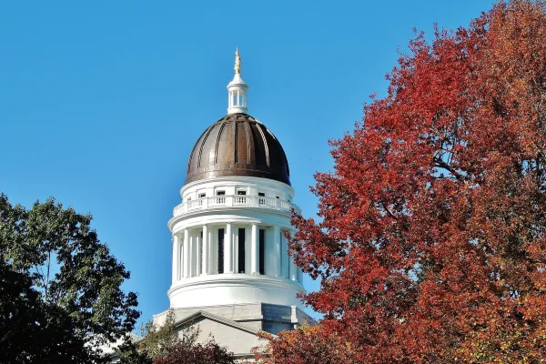 maine_state_capitol_building_augusta_oct_2015.jpg