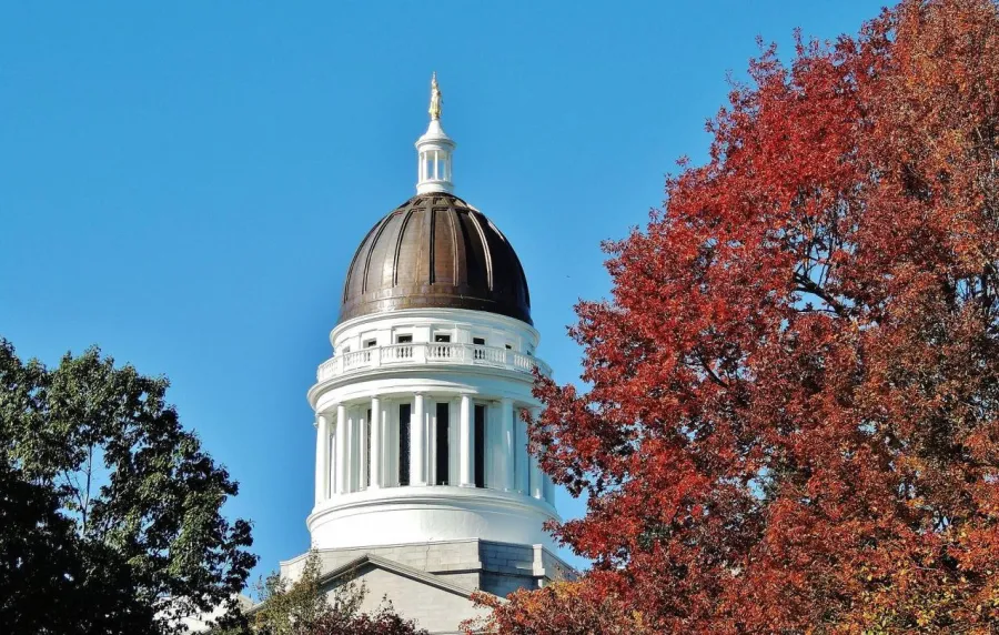 maine_state_capitol_building_augusta_oct_2015.jpg